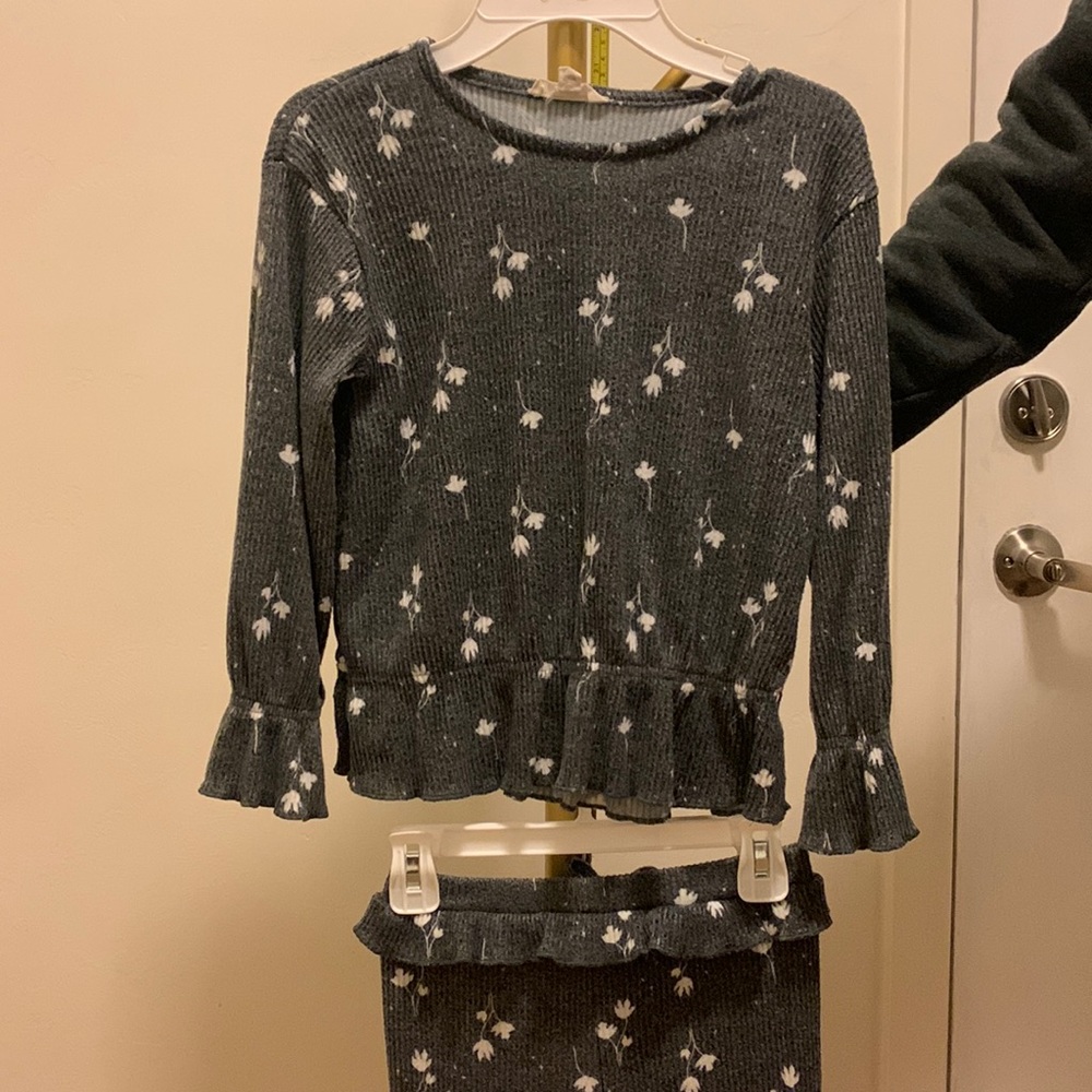 Jessica Simpson, girl's set of blouse and pants, gray with Size 7-8.